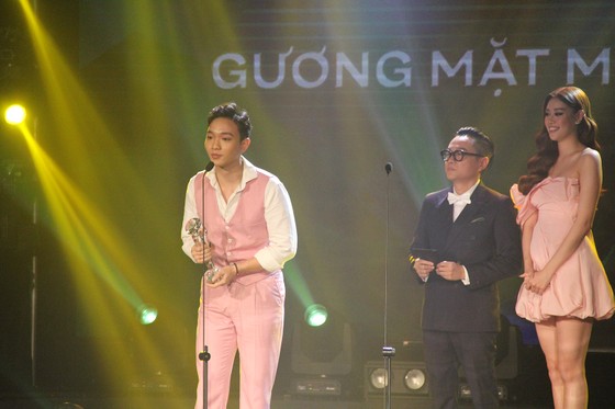 Binz và Amee đoạt giải ca sĩ của năm tại Giải thưởng Làn sóng xanh 2020 ảnh 8 Binz và Amee đoạt giải ca sĩ của năm tại Giải thưởng Làn sóng xanh 2020 ảnh 8