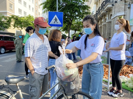 Á hậu Phương Anh, Kiều Loan, Thuý An, Diễm Trang chung tay giải cứu nông sản Hải Dương ảnh 7