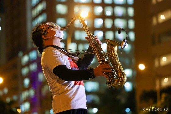 Nghệ sĩ saxophone Trần Mạnh Tuấn. Ảnh: NGÔ TRẦN HẢI AN