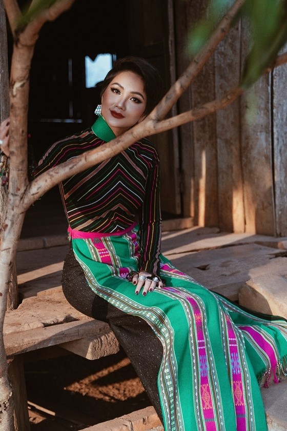 Hoa hậu H’Hen Niê đại diện hình ảnh chương trình nghệ thuật “Dòng chảy bất tận” ảnh 2