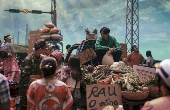 Hoàng Thùy Linh kết hợp cùng Đen Vâu trong MV “Gieo quẻ” ảnh 6