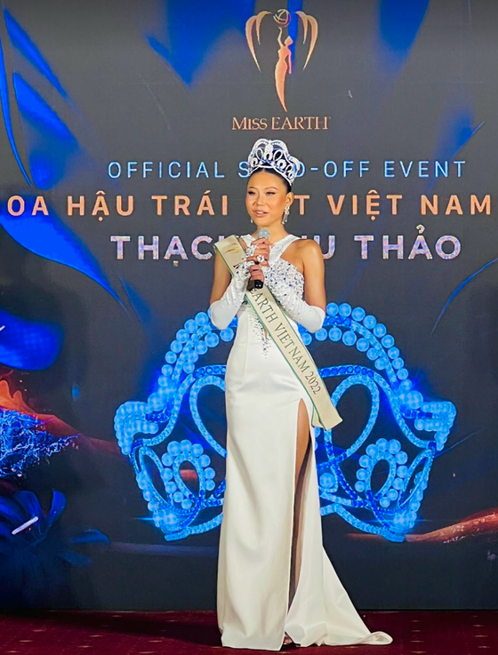 Á hậu Thạch Thu Thảo cùng bộ trang phục “Fauna” lên đường dự Hoa hậu Trái đất 2022 ảnh 4
