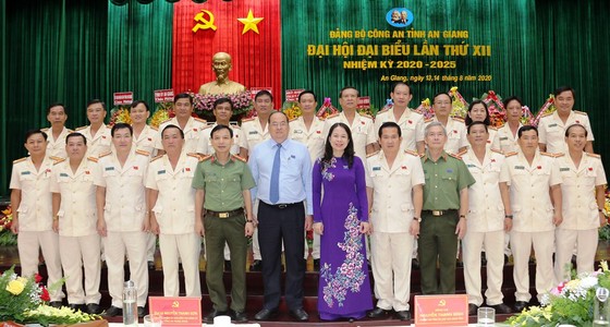 Đại tá Đinh Văn Nơi tái đắc cử Bí thư Đảng ủy Công an tỉnh An Giang ảnh 1