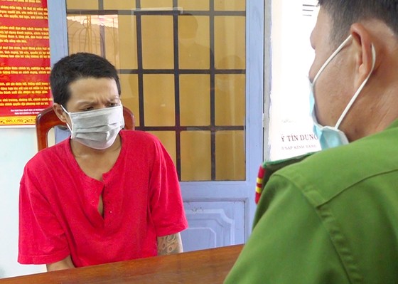 Bắt đối tượng chém thành viên chốt phòng chống dịch Covid-19 ở An Giang ảnh 1