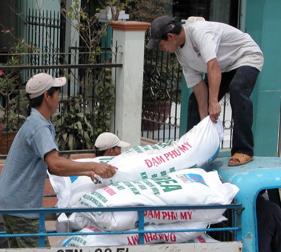 Giá phân bón ở ĐBSCL tiếp tục tăng cao, nông dân gặp khó ảnh 1