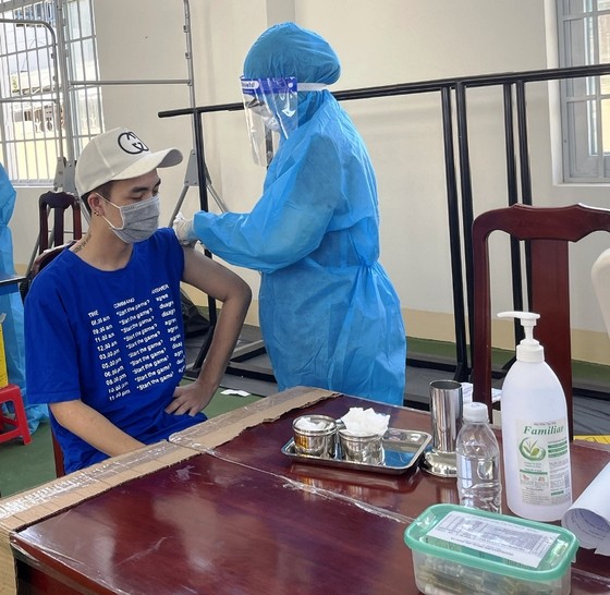 Hôm nay 29-10, TP Phú Quốc hoàn thành tiêm vaccine mũi 2 cho 100% người từ 18 tuổi trở lên ảnh 1 Hôm nay 29-10, TP Phú Quốc hoàn thành tiêm vaccine mũi 2 cho 100% người từ 18 tuổi trở lên ảnh 1