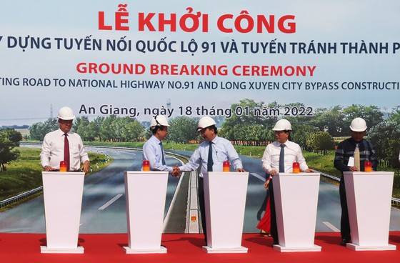 Tăng tốc đầu tư hạ tầng giao thông cho ĐBSCL ảnh 1 Tăng tốc đầu tư hạ tầng giao thông cho ĐBSCL ảnh 1
