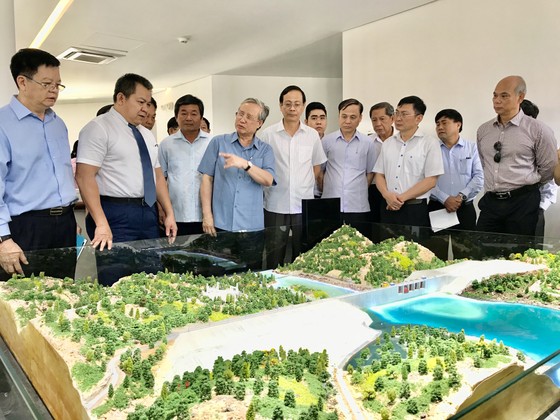 Thường trực Ban Bí thư Trần Quốc Vượng thị sát tiến độ dự án tổ hợp điện tái tạo Ninh Thuận ảnh 2