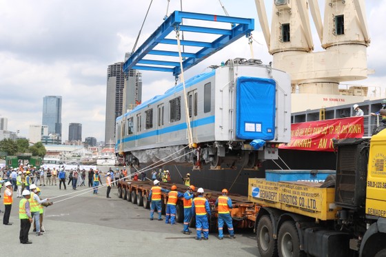 Các toa đầu tiên của metro số 1 (Bến Thành - Suối Tiên) cập cảng Khánh Hội ảnh 6