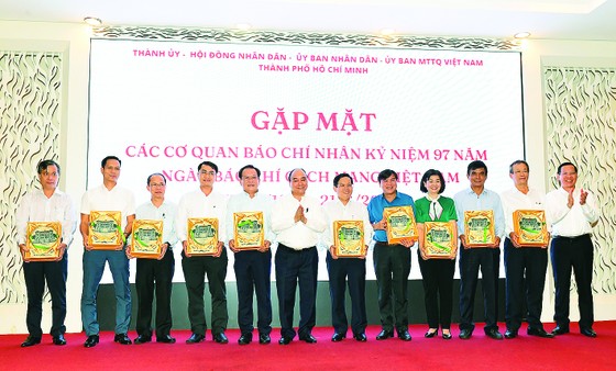 Đồng hành tháo gỡ khó khăn các cơ quan báo chí trên địa bàn TPHCM ảnh 1