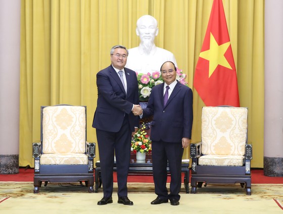 Chủ tịch nước Nguyễn Xuân Phúc tiếp Phó Thủ tướng, Bộ trưởng Ngoại giao Kazakhstan Mukhtar Tileuberdi ảnh 1