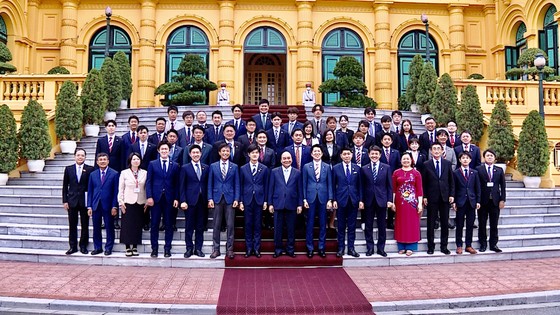Chủ tịch nước Nguyễn Xuân Phúc tiếp Ban Thanh niên Đảng Dân chủ Tự do Nhật Bản ảnh 5