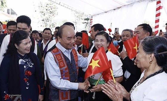 Chủ tịch nước Nguyễn Xuân Phúc dự ngày hội Đại đoàn kết toàn dân tộc tại Lai Châu ảnh 4