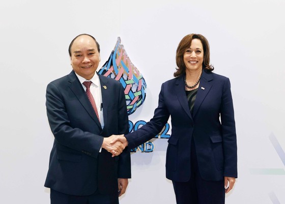 Chủ tịch nước Nguyễn Xuân Phúc gặp Phó Tổng thống Mỹ Kamala Harris ảnh 1