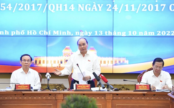 Chủ tịch nước Nguyễn Xuân Phúc phát biểu trong buổi làm việc với TPHCM. Ảnh: VIỆT DŨNG