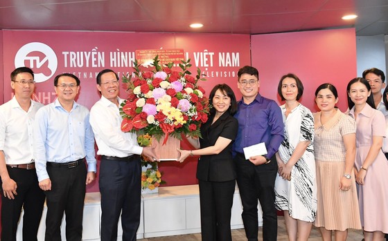 Chủ tịch UBND TPHCM Phan Văn Mãi thăm cơ quan báo chí, truyền hình ảnh 1