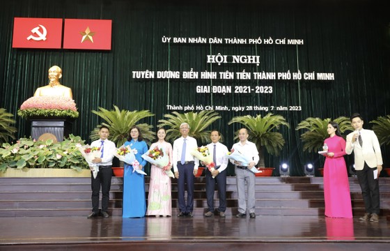 Chủ tịch UBND TPHCM Phan Văn Mãi: Đưa phong trào thi đua yêu nước ngày càng đi vào chiều sâu, thực chất, hiệu quả hơn  ảnh 2