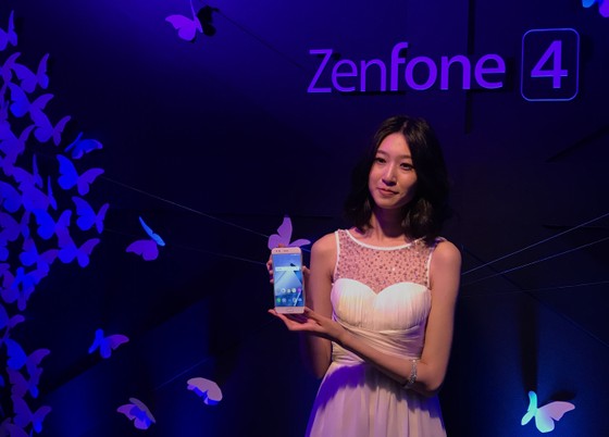 Asus ra mắt nhiều chiếc di động với “We Love Photo” ảnh 1