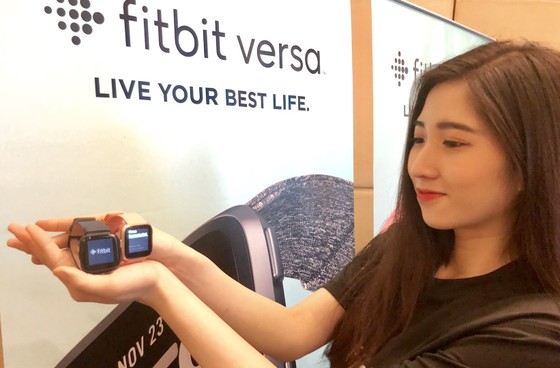 Fitbit Versa được bán tại Việt Nam giá 5,49 triệu đồng