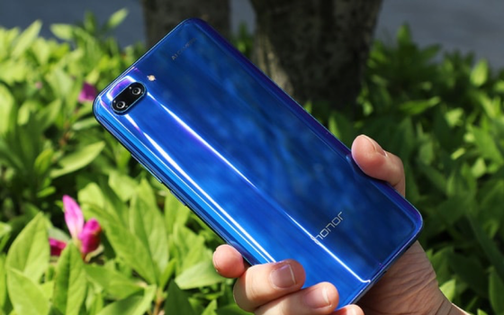 Mua Honor 10 ở Di Động Việt chỉ còn 7,49 triệu đồng ảnh 1