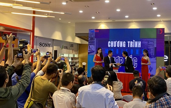 Di Động Việt và MobiFone hợp tác bán lẻ điện thoại trong 11 cửa hàng liên kết ảnh 1