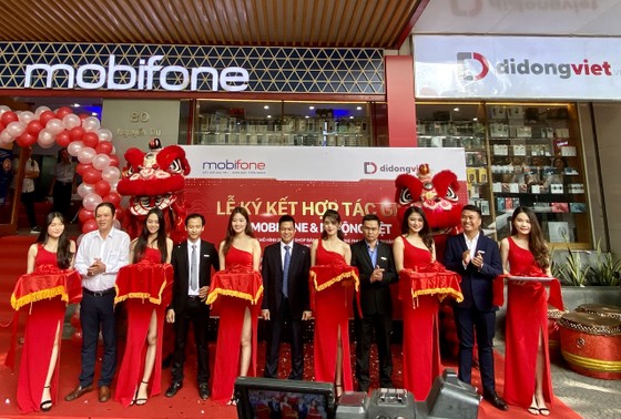 Di Động Việt và MobiFone hợp tác bán lẻ điện thoại