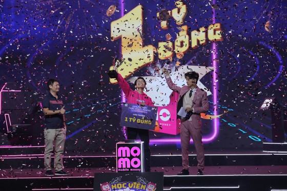 Người chơi Học viện MoMo Chu Hoàng Phương giành lấy giải thưởng lên đến 1 tỷ đồng
