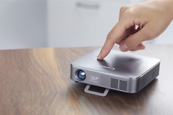 Máy chiếu mini không dây Canon MP250 có mức giá 11,5 triệu đồng ảnh 1
