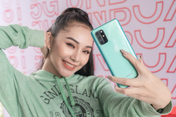 Mở hộp OnePlus 8T 5G, ấn tượng của tân “flagship killer” ảnh 1 Mở hộp OnePlus 8T 5G, ấn tượng của tân “flagship killer” ảnh 1