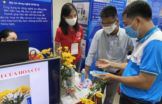 Nước cắm hoa Humik, sản phẩm của doanh nghiệp KH-CN ảnh 2 Nước cắm hoa Humik, sản phẩm của doanh nghiệp KH-CN ảnh 2