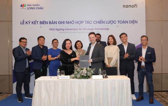 FPT Long Châu đã ký kết hợp tác cùng Sanofi CHC