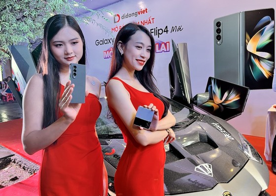 Di Động Việt mở bán Galaxy Z Fold4 và Galaxy Z Flip4 ​với hình ảnh ấn tượng