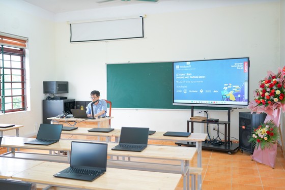 Lenovo và các đối tác Microsoft và AMD chung tay thúc đẩy số hóa giáo dục ảnh 1