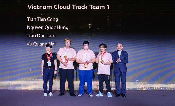 Đội Việt Nam đoạt giải ba cuộc thi 