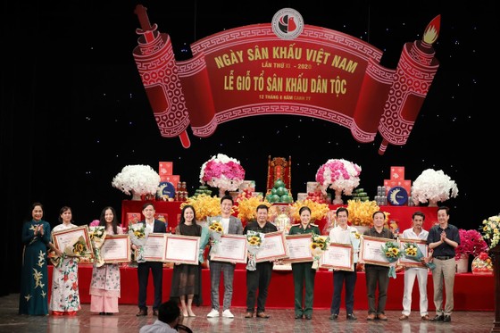 Đông đảo nghệ sĩ tham dự Giỗ Tổ sân khấu ảnh 4