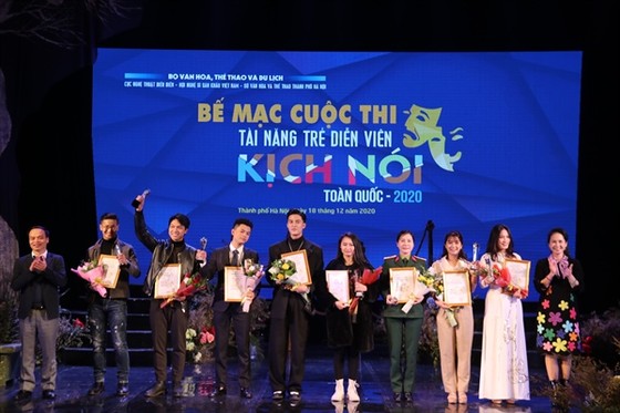 9 HCV được trao cho các tài năng diễn viên kịch nói 2020 ảnh 1 9 HCV được trao cho các tài năng diễn viên kịch nói 2020 ảnh 1