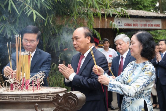 Thành kính dâng hương tưởng niệm các Vua Hùng ảnh 3 Thành kính dâng hương tưởng niệm các Vua Hùng ảnh 3