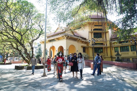Mở tour du lịch an toàn đầu tiên trong điều kiện bình thường mới ở Hà Nội ảnh 1