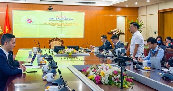 Gần 1.000 đại biểu tham dự Diễn đàn Quốc gia về Phát triển doanh nghiệp công nghệ số Việt Nam