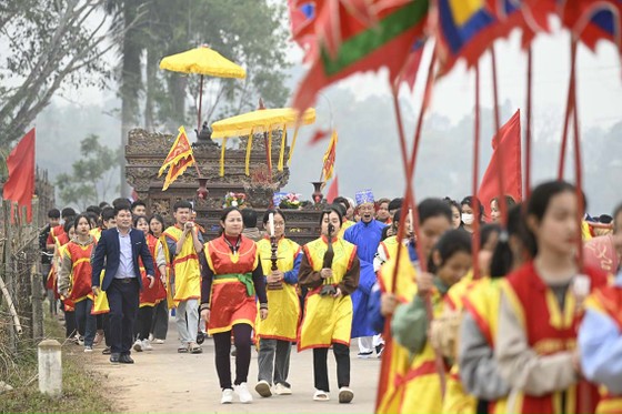 Rước kiệu tại lễ hội Phết ở Hiền Quang 2023
