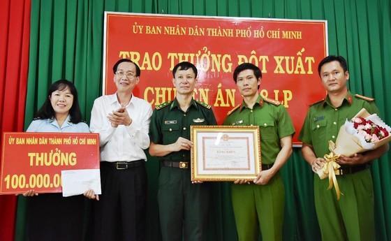 Lãnh đạo TPHCM khen thưởng các đơn vị tham gia chuyên án ma túy 218LP ảnh 2