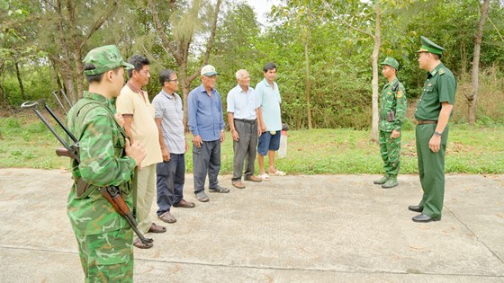 Bộ đội Biên phòng Kiên Giang tuyên truyền, vận động người dân tuyến biên giới tham gia bảo vệ cột mốc, đường biên giới trên đất liền