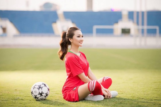 Người đẹp Ngọc Nữ: “Ronaldo sẽ vượt Harry Kane” ảnh 4