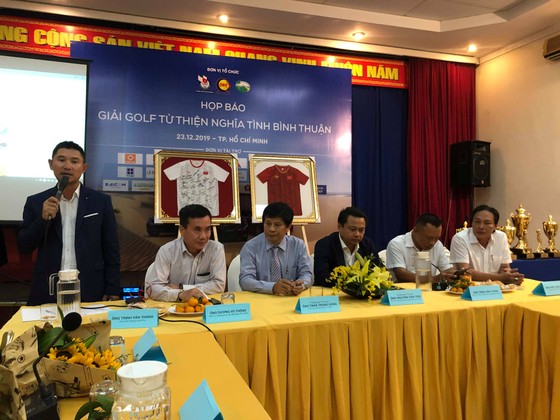 Đấu giá 2 chiếc áo đội tuyển bóng đá nữ Việt Nam tại giải Golf từ thiện Bình Thuận ảnh 1 Đấu giá 2 chiếc áo đội tuyển bóng đá nữ Việt Nam tại giải Golf từ thiện Bình Thuận ảnh 1