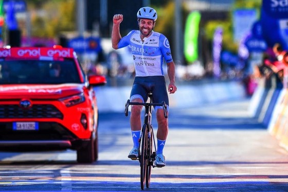 Giải xe đạp Giro d’Italia phát hiện ca dương tính Covid-19 đầu tiên ảnh 1