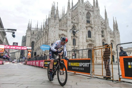 Geoghegan Hart: Từ một cậu bé khu Đông London trở thành Vua giải xe đạp Giro d’Italia ảnh 1