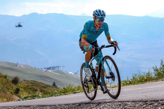 Miguel Angel Lopez rời Astana đầu quân cho đội xe đạp Movistar ảnh 2