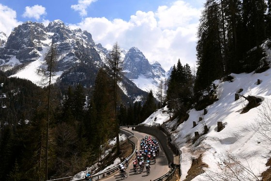 Marton Dina nhậm chức “thần núi” của giải xe đạp Tour of Alps ảnh 1 Marton Dina nhậm chức “thần núi” của giải xe đạp Tour of Alps ảnh 1