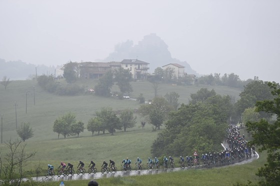 Giải xe đạp Giro d’Italia 2021: Filippp Ganna bị xé Áo hồng ảnh 2