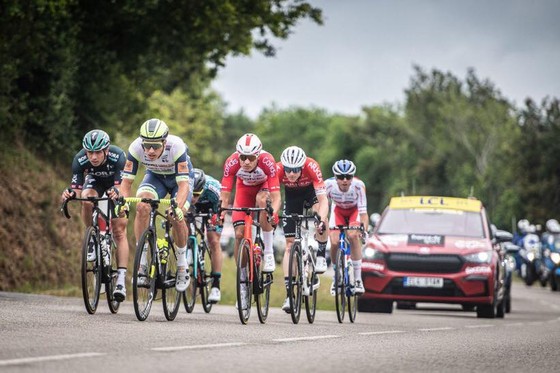 Hai tai nạn kinh hoàng trong ngày khai mạc giải xe đạp Tour de France ảnh 1